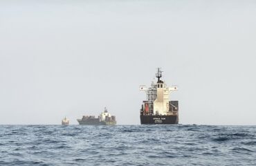 Ερυθρά Θάλασσα: Οι Χούθι «νεκρώνουν» το λιμάνι Μόχα μετά από 25 πυραυλικά πλήγματα