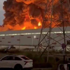 Η Ουκρανία χτύπησε το μεγαλύτερο logistics hub της Wildberries στην Μόσχα – Μεγάλη φωτιά σε αποθήκη 200.000 τ.μ.