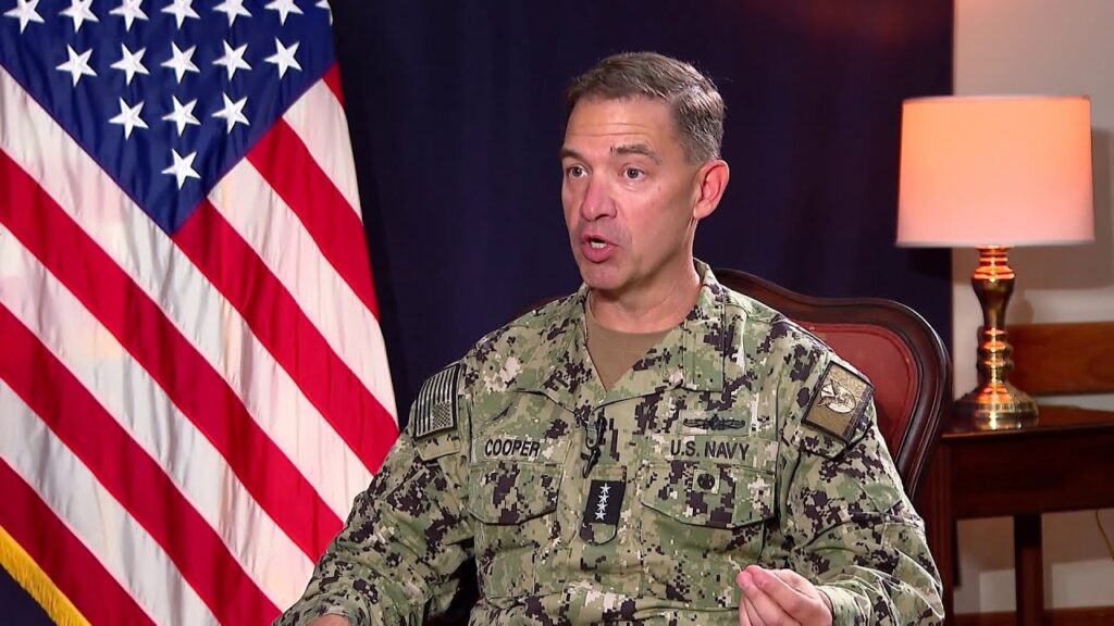 Ο Διοικητής της  CENTCOM στο αεροπλανοφόρο USS Abraham Lincoln μετά τον θόρυβο για την κατάσταση του πληρώματος