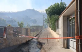 Δήμαρχος Σαλαμίνας για το νεκρό ζευγάρι ηλικιωμένων: «Εγκλωβίστηκαν και κάηκαν εκείνη τη στιγμή»