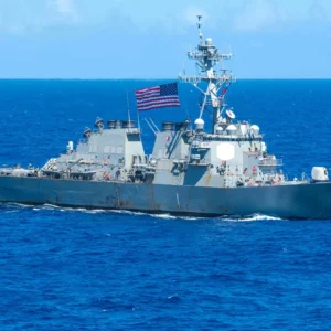 Σάλος με το USS Benfold: Άθλιες συνθήκες στις τουαλέτες και τις κουζίνες – Σωρεία καταγγελιών στο Ναυτικό των ΗΠΑ