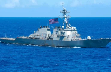 Σάλος με το USS Benfold: Άθλιες συνθήκες στις τουαλέτες και τις κουζίνες – Σωρεία καταγγελιών στο Ναυτικό των ΗΠΑ
