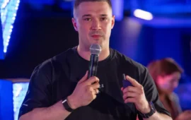 Ο πρώην υπουργός Άμυνας της Ουκρανίας ζητά εκλογές καταγγέλλοντας κυβερνητική διαφθορά
