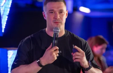 Ο πρώην υπουργός Άμυνας της Ουκρανίας ζητά εκλογές καταγγέλλοντας κυβερνητική διαφθορά