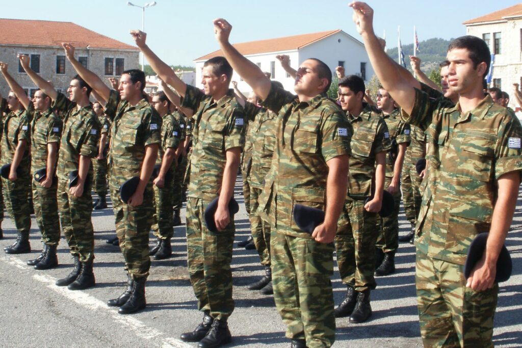Στρατιωτική θητεία: Ποιοι μπορούν να απολυθούν στους 9 μήνες – Τι αλλάζει για όσους επιλέξουν σπουδές