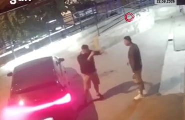 Σμύρνη: H στιγμή που νεαρός πνίγει και σκοτώνει με λαβή 27χρονο στη μέση του δρόμου! (σκληρά πλάνα)