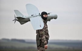 Ρωσικές δυνάμεις: Drones κατέστρεψαν ουκρανικές θέσεις με πυροβόλα M114 και M198 στη Ζαπορίζια (βίντεο)