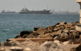 EKTAKTO: Έκλεισαν πάλι τα Στενά του Ορμούζ – Το Ομάν «σφράγισε» το νότιο πέρασμα μετά από αίτημα του Ιράν