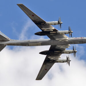 Ρωσικό βομβαρδιστικό Tu-95MS χτυπήθηκε από τους Ουκρανούς στο Σαράτοφ (φωτογραφίες)