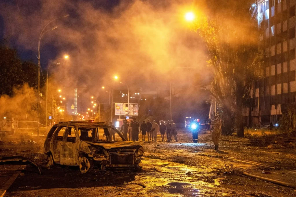 Νέα μαζική επίθεση της Ρωσίας με πυραύλους και drones στο Κίεβο – Ισχυρές εκρήξεις και ζημιές σε κτίρια