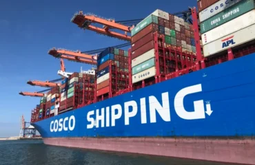 Μέτωπο με την COSCO ανοίγουν οι ΗΠΑ: «Μας κατασκοπεύετε με εξοπλισμό εγκαταστημένο στα πλοία σας»
