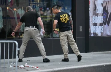 Μακελειό στην Times Square: Νεκρή από αστυνομικά πυρά 49χρονη που μαχαίρωσε δύο ανθρώπους (βίντεο)