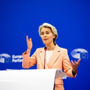 Ούρσουλα φον ντερ Λάιεν: «Οι καταθέσεις των πολιτών είναι τεμπέλικες – Πρέπει να χρησιμοποιηθούν»!