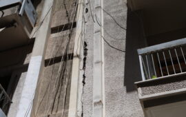 Νέες ρωγμές σε πολυκατοικίες στην Κυψέλη: «Τις τελευταίες πέντε μέρες το κτίριο κουνήθηκε 2 φορές»