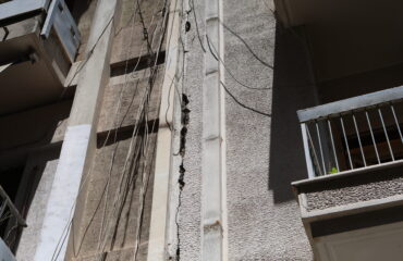 Νέες ρωγμές σε πολυκατοικίες στην Κυψέλη: «Τις τελευταίες πέντε μέρες το κτίριο κουνήθηκε 2 φορές»