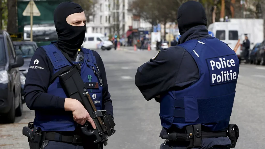 Βρυξέλλες: Συνελήφθη άνδρας στον κεντρικό σιδηροδρομικό σταθμό που στην κατοχή του είχε καλάσνικοφ