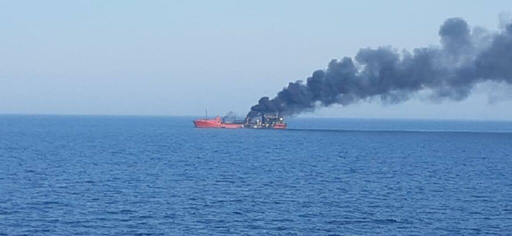 Ρωσικά drones χτύπησαν δύο φορτηγά πλοία που μετέφεραν όπλα και πυρομαχικά στην Ουκρανία (βίντεο)