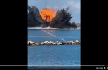 Βίντεο: H στιγμή που οι ρωσικές δυνάμεις καταστρέφουν ουκρανικό θαλάσσιο drone πριν φτάσει στον στόχο του στο Σότσι