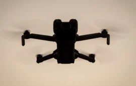 Ο Ν.Τραμπ επιβάλει δασμούς 100% για τα drone από την Κίνα