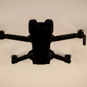 Ο Ν.Τραμπ επιβάλει δασμούς 100% για τα drone από την Κίνα