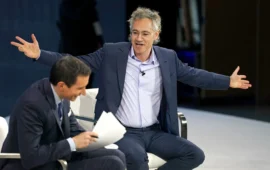 CEO της Palantir: «Στο μέλλον με την ΑΙ οι μόνοι που δεν θα αντικατασταθούν θα είναι οι τεχνίτες και οι νευροδιαφορετικοί»