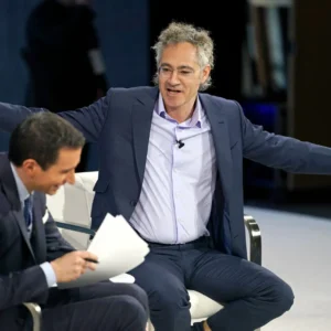 CEO της Palantir: «Στο μέλλον με την ΑΙ οι μόνοι που δεν θα αντικατασταθούν θα είναι οι τεχνίτες και οι νευροδιαφορετικοί»