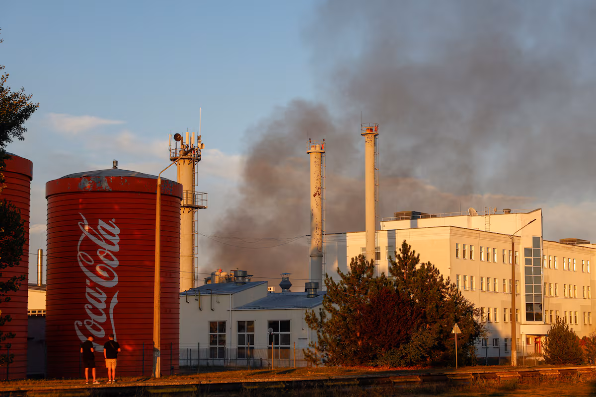 Η πρώτη ανακοίνωση της Coca Cola για την ρωσική επίθεση σε εργοστάσιό της στο Κίεβο