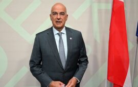 Επιστρέφει στην Αθήνα εκτάκτως ο Ν.Δένδιας μετά τη συντριβή του F-4 Phantom στο Athens Flying Week στην Τανάγρα