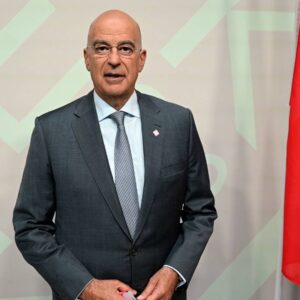 Επιστρέφει στην Αθήνα εκτάκτως ο Ν.Δένδιας μετά τη συντριβή του F-4 Phantom στο Athens Flying Week στην Τανάγρα