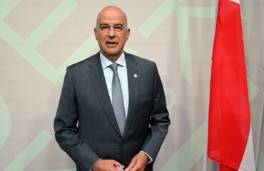 Επιστρέφει στην Αθήνα εκτάκτως ο Ν.Δένδιας μετά τη συντριβή του F-4 Phantom στο Athens Flying Week στην Τανάγρα