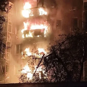 Οι ρωσικές δυνάμεις «σφυροκόπησαν» με βαλλιστικούς πυραύλους την πόλη Καμιάνσκε στο Ντνιπροπετρόφσκ (βίντεο)