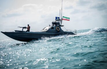 Ιράν: Συνταγματάρχης ζητά  από τον Χαμενεΐ ταχύπλοο με εκρηκτικά για επίθεση αυτοκτονίας σε αμερικανικό πλοίο