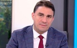 Κ. Τσουκαλάς: «Ο 13ος μισθός είναι διαφορετικός από τα 500 ευρώ που ανακοίνωσε ο Κ.Μητσοτάκης»