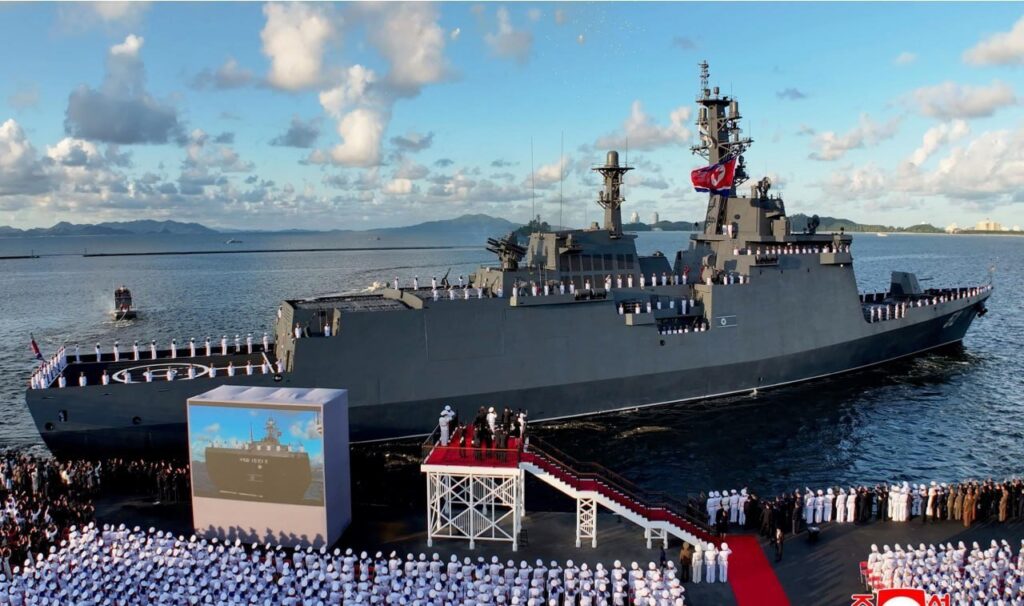 Kang Kon: Εντάχθηκε σε υπηρεσία το νέο αντιτορπιλικό της Βόρειας Κορέας – Είχε ανατραπεί στην πρώτη του καθέλκυση