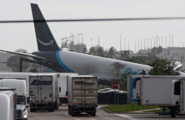 Ανακτήθηκαν τα «μαύρα κουτιά» του αεροσκάφους της Amazon που παρέσυρε οχήματα στο Μαϊάμι