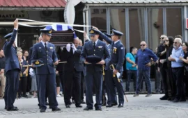 Συντριβή Phantom στην Τανάγρα: Σε κλίμα οδύνης η κηδεία του σμηναγού Δημήτρη Πέτρου στον Κατσικά Ιωαννίνων (φωτο)