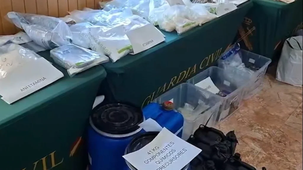 Ισπανία: Εγκληματική οργάνωση έστελνε ναρκωτικά σε 45 χώρες με ταχυδρομικά δέματα (βίντεο)