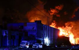 Ουκρανία: Τρεις νεκροί από ρωσικό πλήγμα σε αποθήκη στο Πρίλουκι