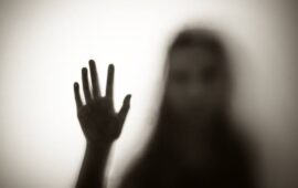 Βρετανία: Άνδρας ομολόγησε ότι νάρκωνε και κακοποιούσε τη σύζυγό του επί 20 χρόνια