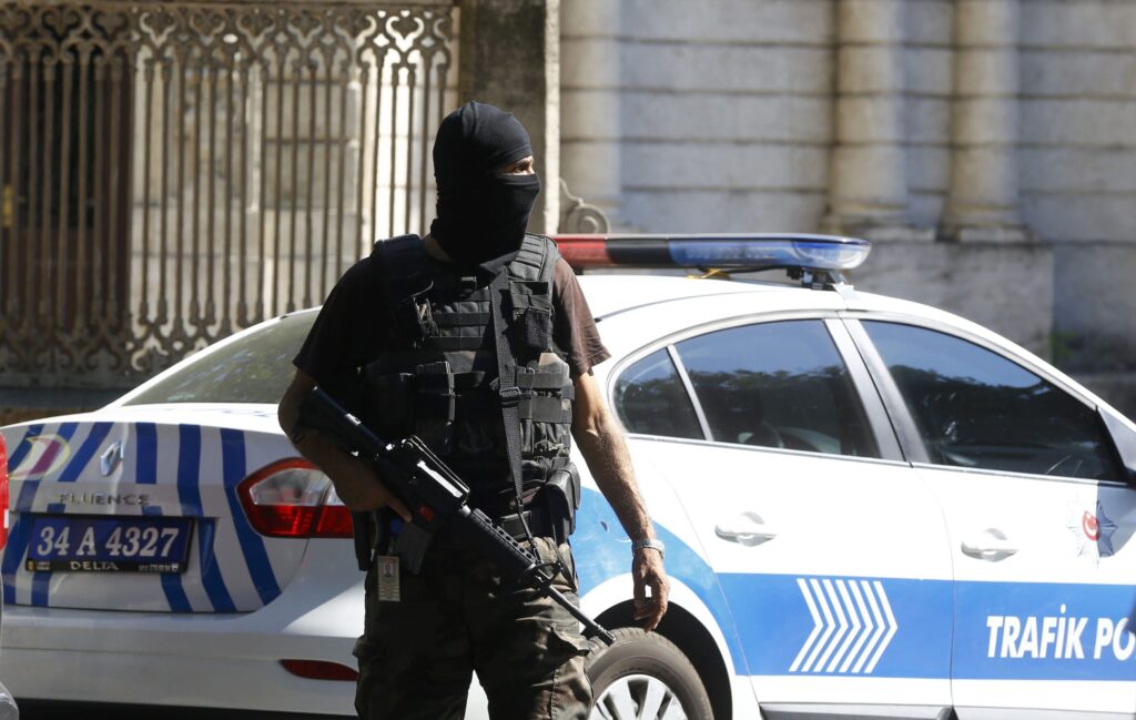 Κωνσταντινούπολη: Επεισόδιο με πυροβολισμούς σε τουριστική συνοικία – Τουλάχιστον τρεις νεκροί