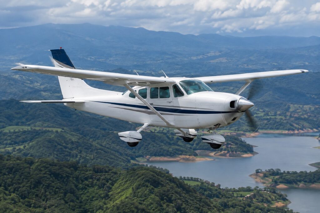Συντριβή αεροσκάφους τύπου Cessna T206 στην Κολομβία: Νεκροί και οι πέντε επιβαίνοντες (βίντεο)