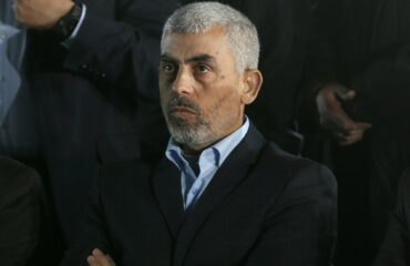 Πρώην υπουργός της Παλαιστινιακής Αρχής: «Εγώ είχα μεταφέρει στο Ισραήλ το μήνυμα του Γ.Σινουάρ»