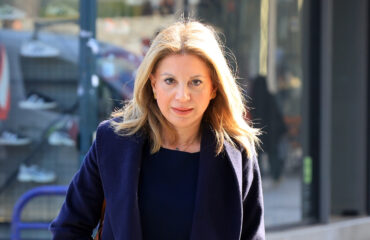 Μ.Καρυστιανού σε Α.Γεωργιάδη: «Πουλούσε νανογιλέκα και έλεγε ότι θεραπεύουν ασθένειες – Το πίστευε;»
