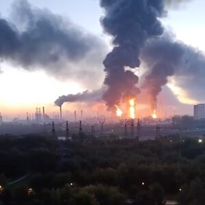 Ο Β.Ζελένσκι επιβεβαιώνει το χτύπημα στο ρωσικό διυλιστήριο (βίντεο)