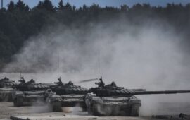 Εντυπωσιακές εικόνες: Πληθώρα ρωσικών αρμάτων μάχης T-90 κατευθύνονται στην Ουκρανία – Δείτε βίντεο