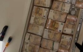 Ιταλία: Εξαρθρώθηκε σπείρα που είχε ρολόγια και 3,2 εκατ. ευρώ κρυμμένα μέσα στους τοίχους σπιτιού