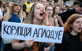 Οδησσός: Oμάδα γυναικών προχώρησε σε γυμνή διαμαρτυρία κατά της βίαιης επιστράτευσης (φωτο – βίντεο)
