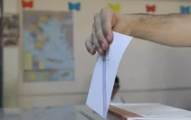 Δημοσκόπηση Real Polls: Στο 24% η ΝΔ – Το 67,1% βλέπει τη χώρα να κινείται σε λάθος κατεύθυνση