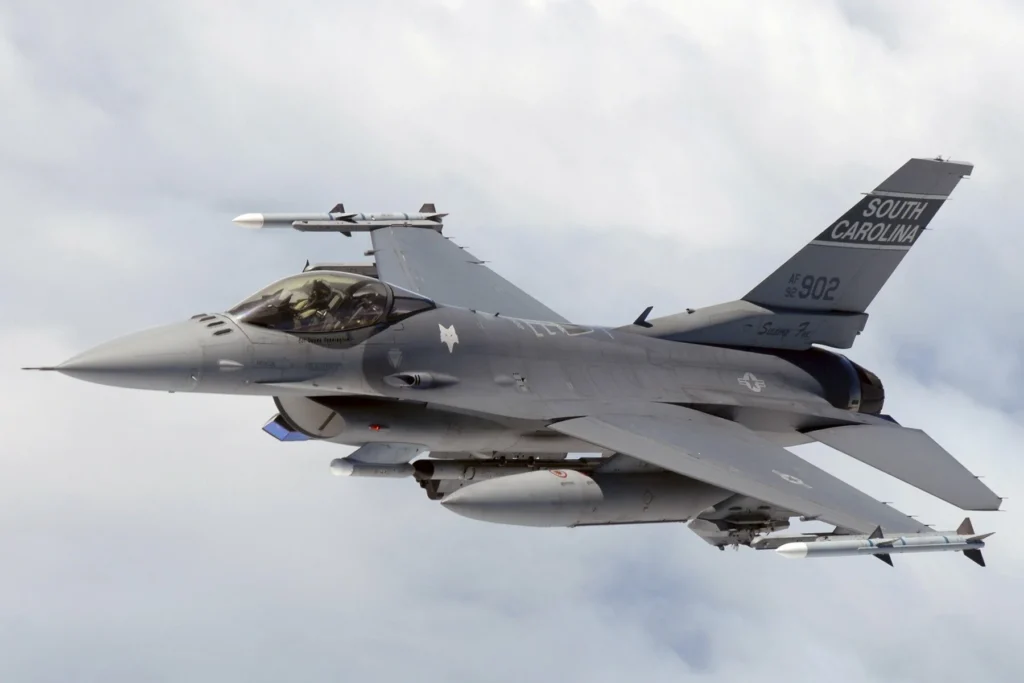 Γερμανία: Μαχητικό F-16 συνετρίβη σε αμερικανική βάση – Εκτινάχθηκε ο πιλότος