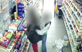 Βίντεο: Η στιγμή που 14χρονος μαχαιρώνει έφηβη στη Βρετανία επειδή αρνήθηκε να βγει μαζί του